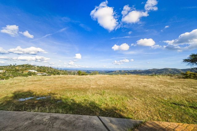 15678 Shasta Estates Drive, Redding, CA 96001