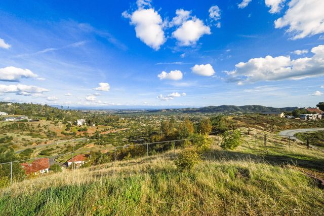 15678 Shasta Estates Drive, Redding, CA 96001