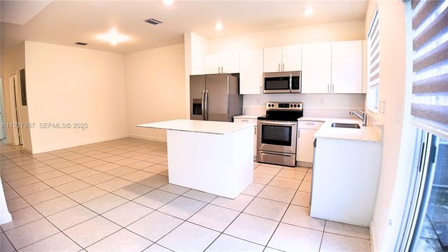 1668 SE 26th Ter 1668, Homestead, FL 33035