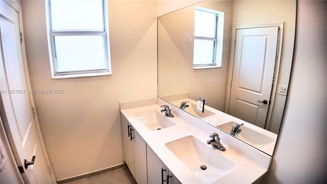 1668 SE 26th Ter 1668, Homestead, FL 33035