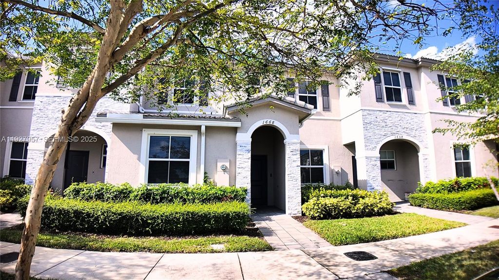 1668 SE 26th Ter 1668, Homestead, FL 33035