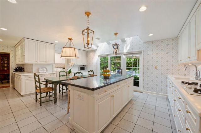 92 Indian Hill Road, Winnetka, IL 60093