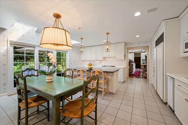 92 Indian Hill Road, Winnetka, IL 60093