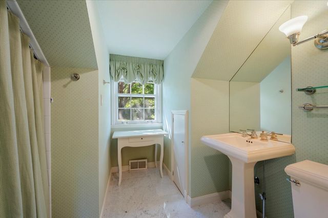92 Indian Hill Road, Winnetka, IL 60093