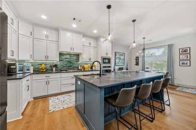 1100 Whistler Street, Bentonville, AR 72713