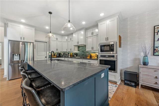 1100 Whistler Street, Bentonville, AR 72713