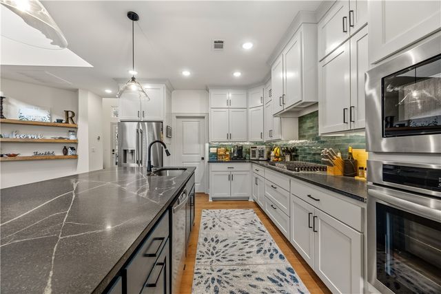 1100 Whistler Street, Bentonville, AR 72713