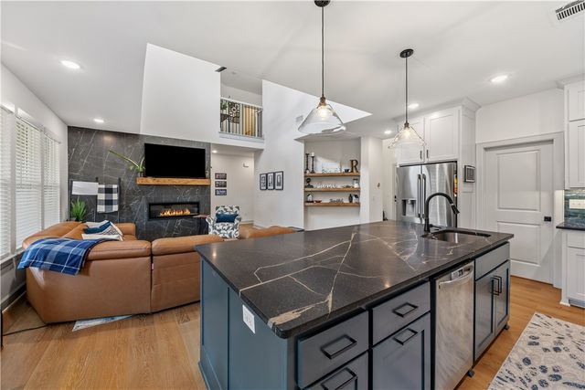 1100 Whistler Street, Bentonville, AR 72713