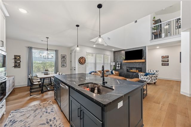 1100 Whistler Street, Bentonville, AR 72713