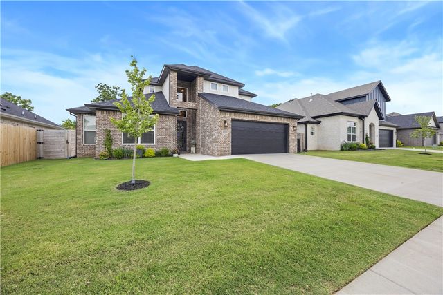 1100 Whistler Street, Bentonville, AR 72713