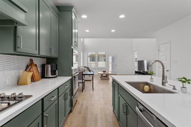 338 Langhorne BND, Liberty Hill, TX 78642