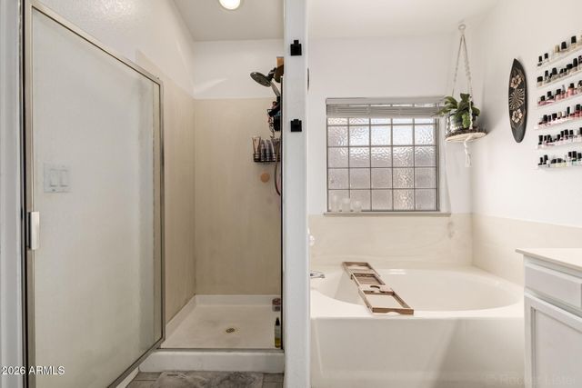 6614 W DESERT HOLLOW Drive, Phoenix, AZ 85083