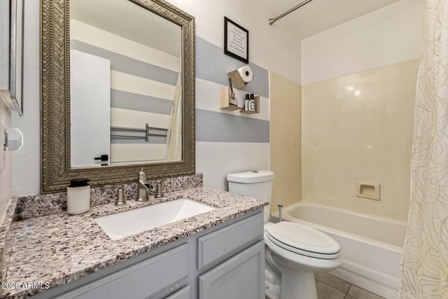 6614 W DESERT HOLLOW Drive, Phoenix, AZ 85083