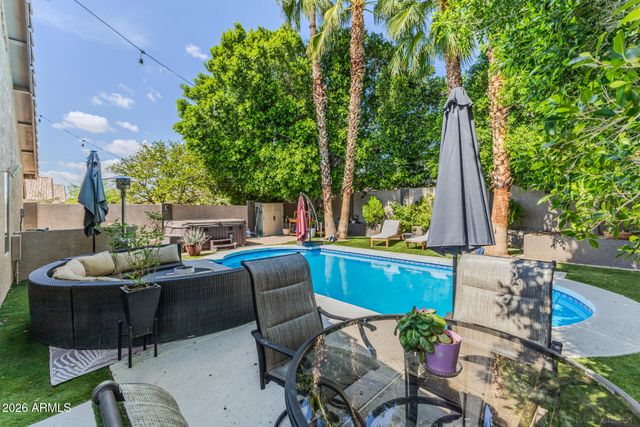 6614 W DESERT HOLLOW Drive, Phoenix, AZ 85083