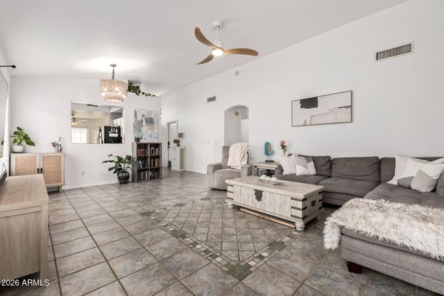 6614 W DESERT HOLLOW Drive, Phoenix, AZ 85083