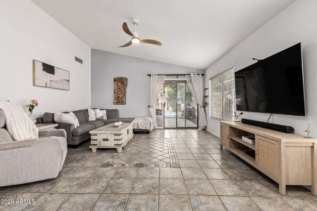 6614 W DESERT HOLLOW Drive, Phoenix, AZ 85083