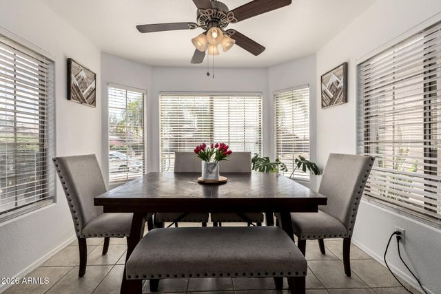 6614 W DESERT HOLLOW Drive, Phoenix, AZ 85083