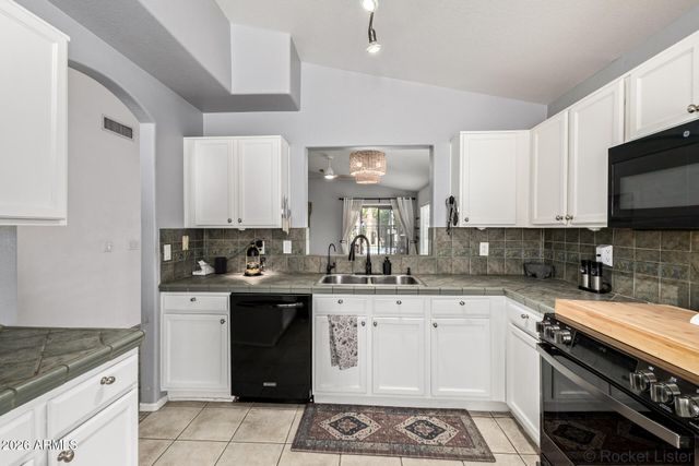 6614 W DESERT HOLLOW Drive, Phoenix, AZ 85083