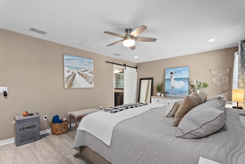 Image 20 of property listing at 5439 CARTAGENA DRIVE, Sarasota, FL 34233