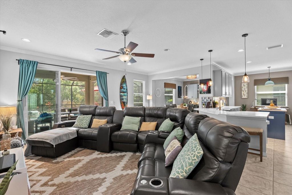 Image 4 of property listing at 5439 CARTAGENA DRIVE, Sarasota, FL 34233