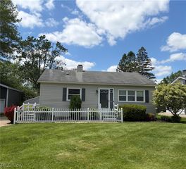 1302 Bel Air Drive NW, North Canton, OH 44720