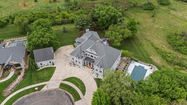 5807 SW 44th Ct, Topeka, KS 66610