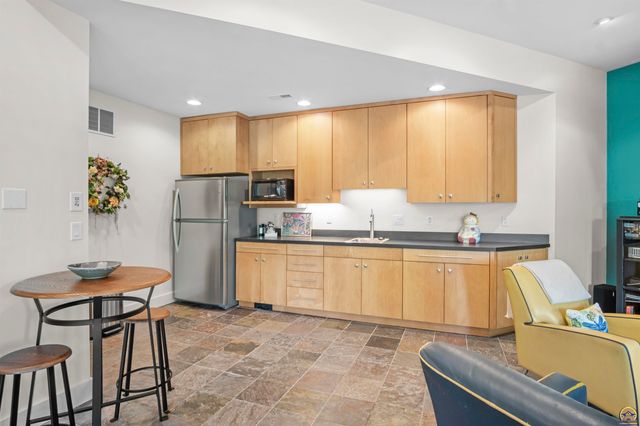 5807 SW 44th Ct, Topeka, KS 66610