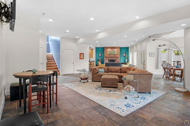 5807 SW 44th Ct, Topeka, KS 66610