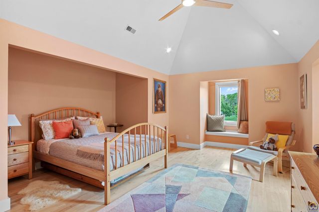 5807 SW 44th Ct, Topeka, KS 66610