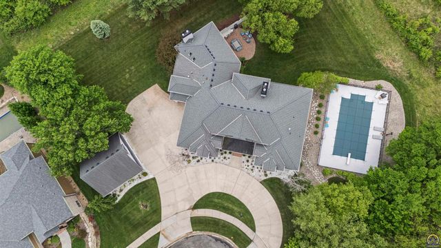5807 SW 44th Ct, Topeka, KS 66610