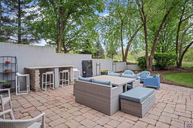 5807 SW 44th Ct, Topeka, KS 66610
