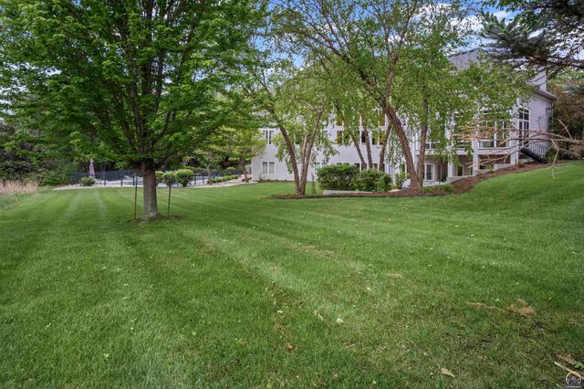 5807 SW 44th Ct, Topeka, KS 66610