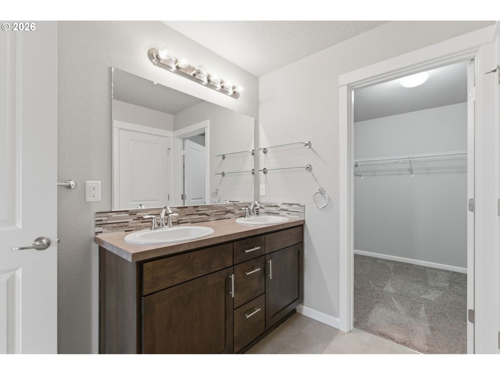 Image 28 of property listing at 3091 Ne HIDDEN MEADOW Dr, Mc Minnville, OR 97128