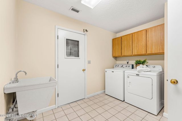 2213 Woodlawn Circle, Melbourne, FL 32934