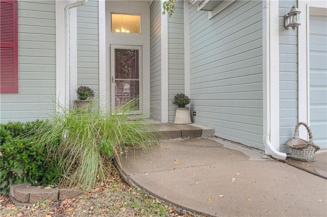 1004 Hackberry Court, Liberty, MO 64068