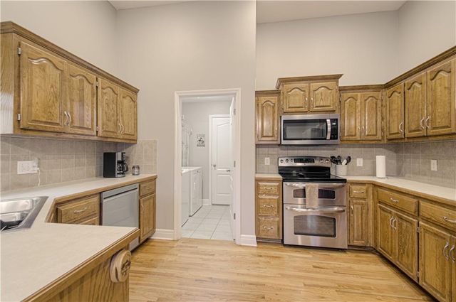 1004 Hackberry Court, Liberty, MO 64068