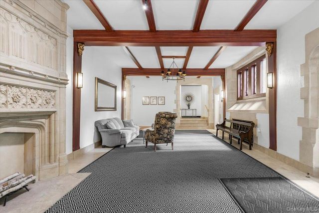 250 Bronxville Road 4H, Bronxville, NY 10708