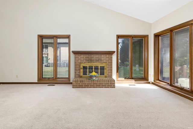 271 N McClellan St Apt 105, Auburn, IN 46706