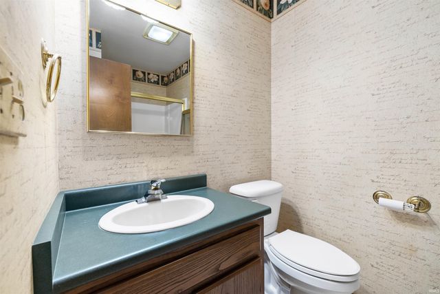 271 N McClellan St Apt 105, Auburn, IN 46706