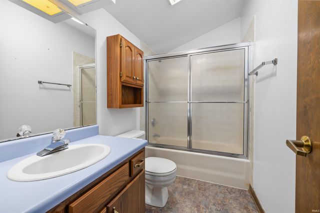 271 N McClellan St Apt 105, Auburn, IN 46706