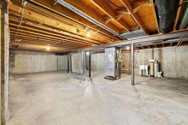 271 N McClellan St Apt 105, Auburn, IN 46706