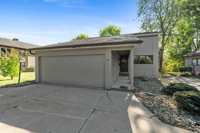 271 N McClellan St Apt 105, Auburn, IN 46706