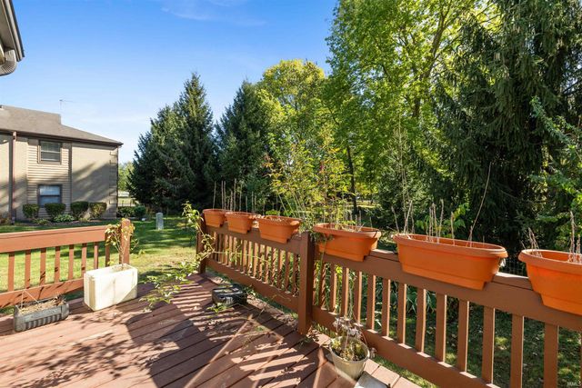 271 N McClellan St Apt 105, Auburn, IN 46706