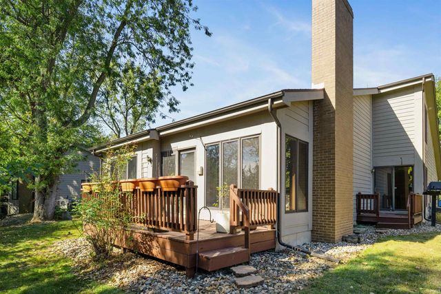 271 N McClellan St Apt 105, Auburn, IN 46706