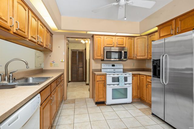 271 N McClellan St Apt 105, Auburn, IN 46706