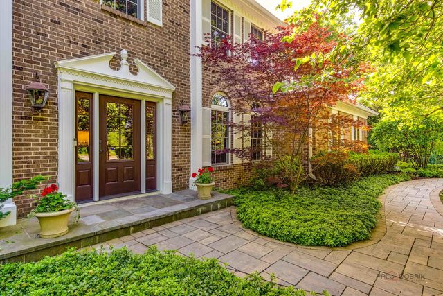 2145 Kenton Lane, Libertyville, IL 60048