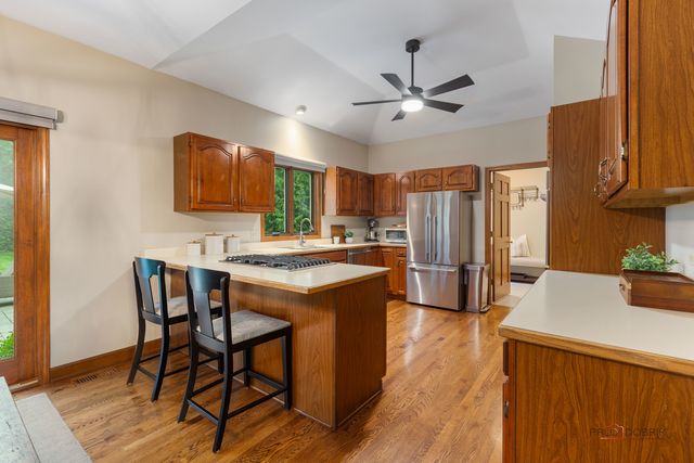 2145 Kenton Lane, Libertyville, IL 60048