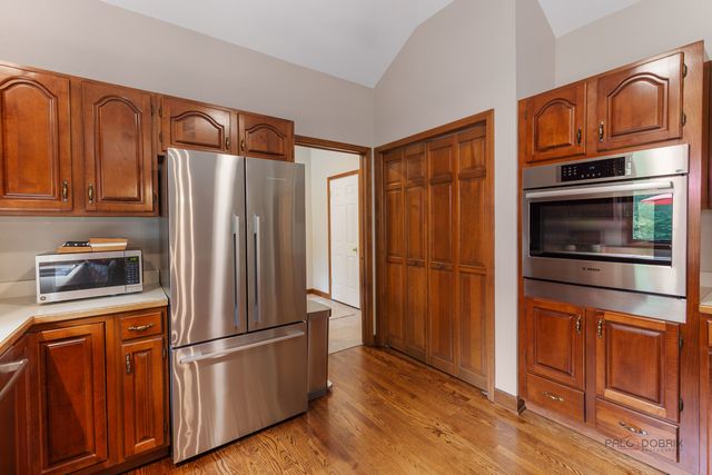 2145 Kenton Lane, Libertyville, IL 60048