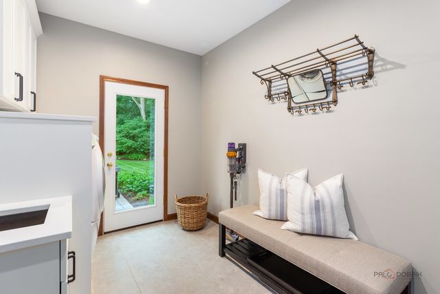2145 Kenton Lane, Libertyville, IL 60048