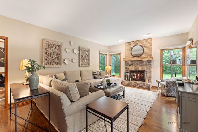 2145 Kenton Lane, Libertyville, IL 60048